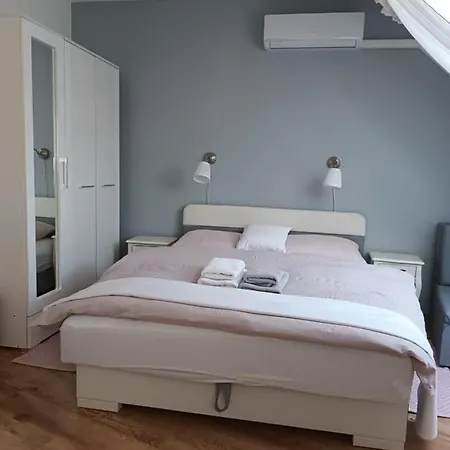 Sasvar Apartment